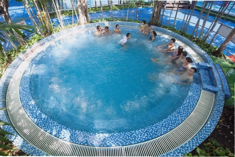 Cận cảnh một trò chơi dưới nước với thiết kế độc đáo tại Công viên Nước Đầm Sen