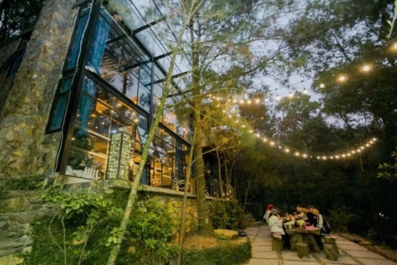 Căn Glass House tại The Moonlight Villa Sóc Sơn với thiết kế kính cường lực trong suốt