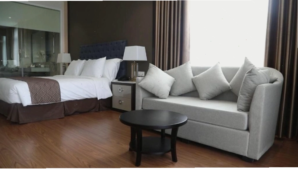 Căn phòng với không gian rộng rãi tại Đại Việt Hotel