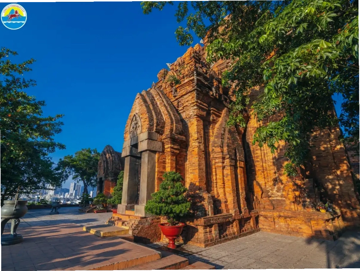 Cảnh biển đêm Nha Trang lung linh huyền ảo