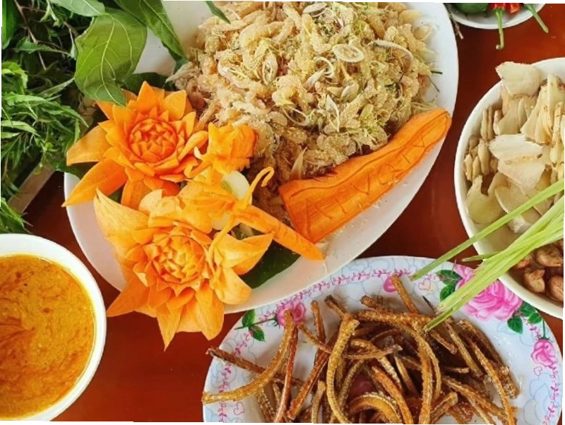 Cảnh biển vô cực vào một buổi sáng sớm