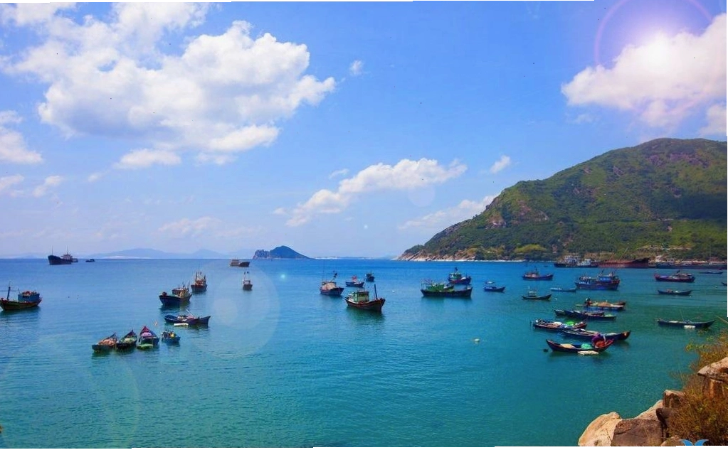 Cảnh bình minh trên một bến cảng Phú Yên