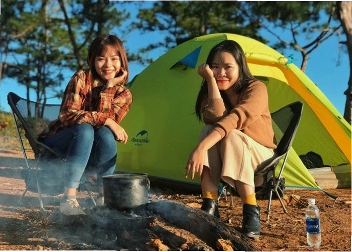 Cảnh cắm trại về đêm tại Suối Bà Chiêm