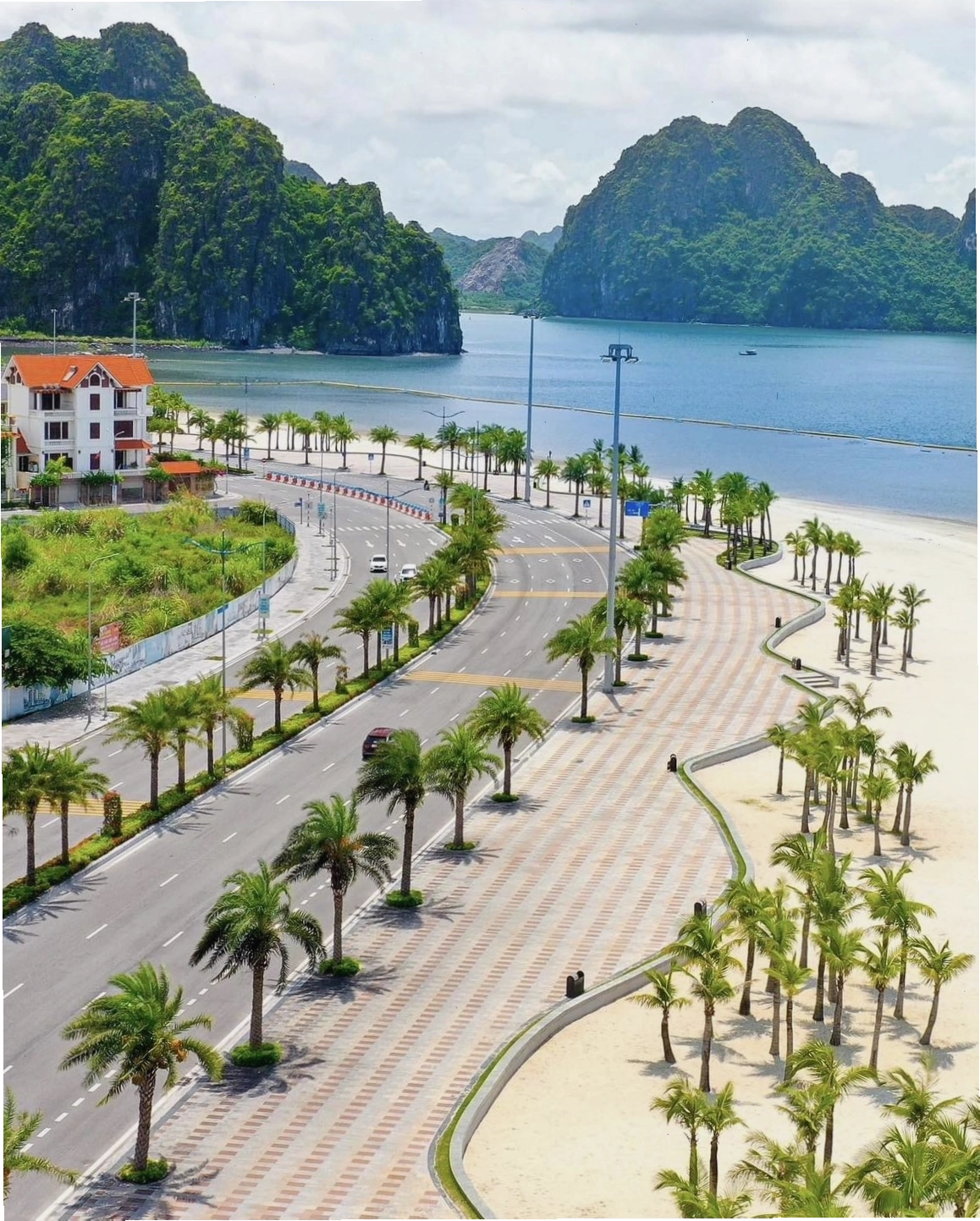 Cảnh hoàng hôn lãng mạn tại Bãi tắm Hòn Gai