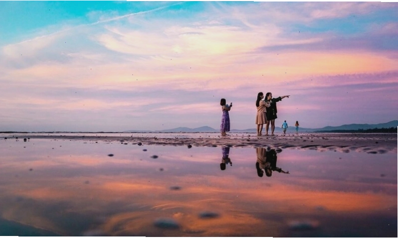 Cảnh hoàng hôn lãng mạn trên bãi biển Diễn Thành