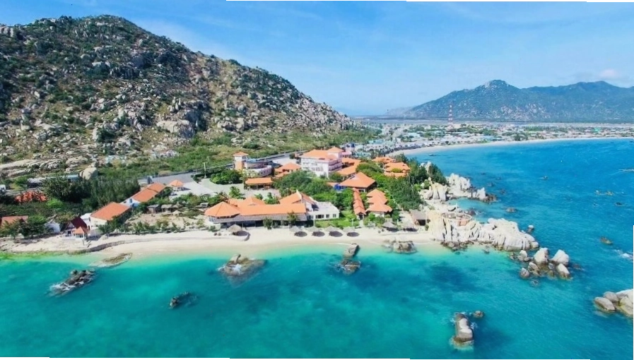 Cảnh hoàng hôn lãng mạn trên biển Cà Ná nhìn từ Hòn Cò Resort