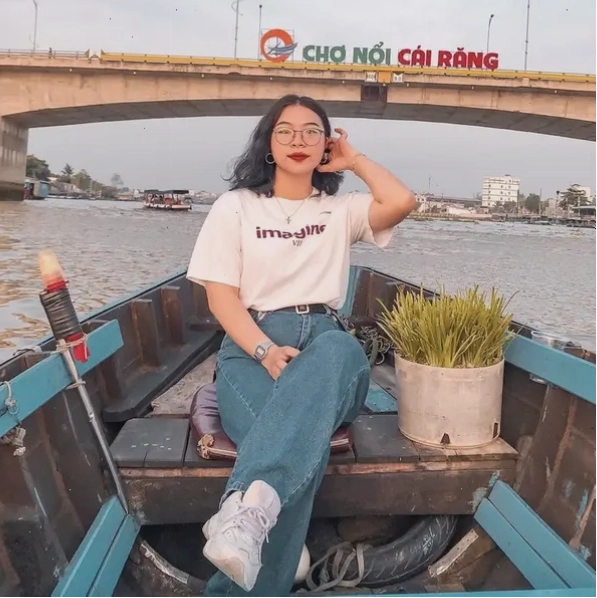 Cảnh mua bán tấp nập tại chợ nổi Cái Răng Cần Thơ