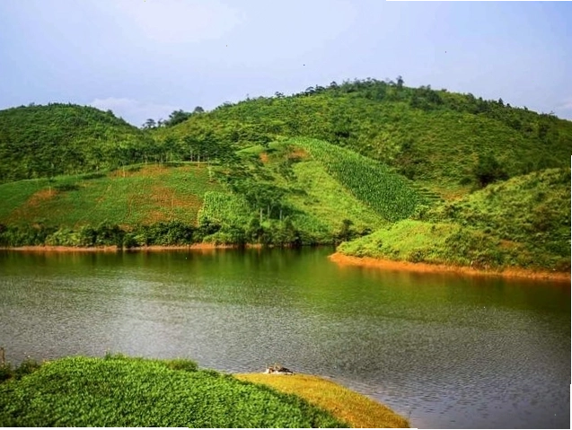 Cảnh quan Hồ Xam Tạng gần Mai Chau Sunrise Village
