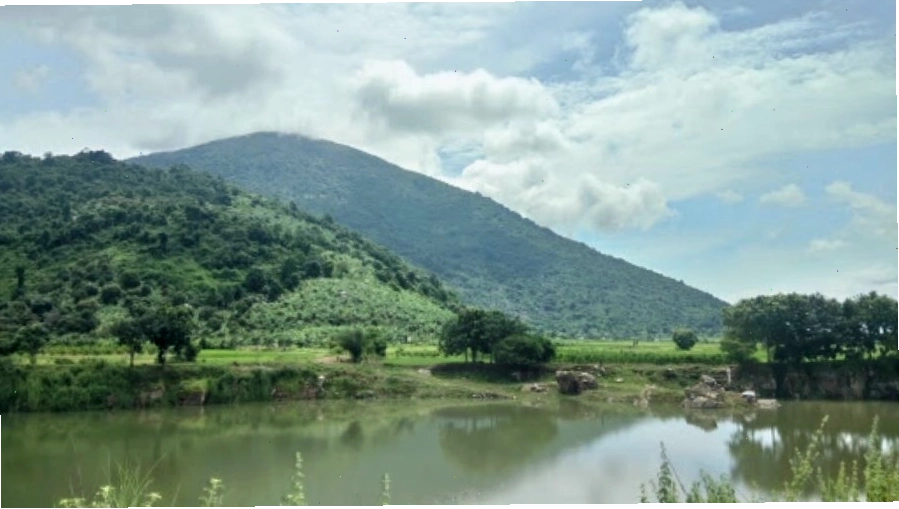 Cảnh quan hùng vĩ của Núi Heo Tây Ninh nhìn từ xa