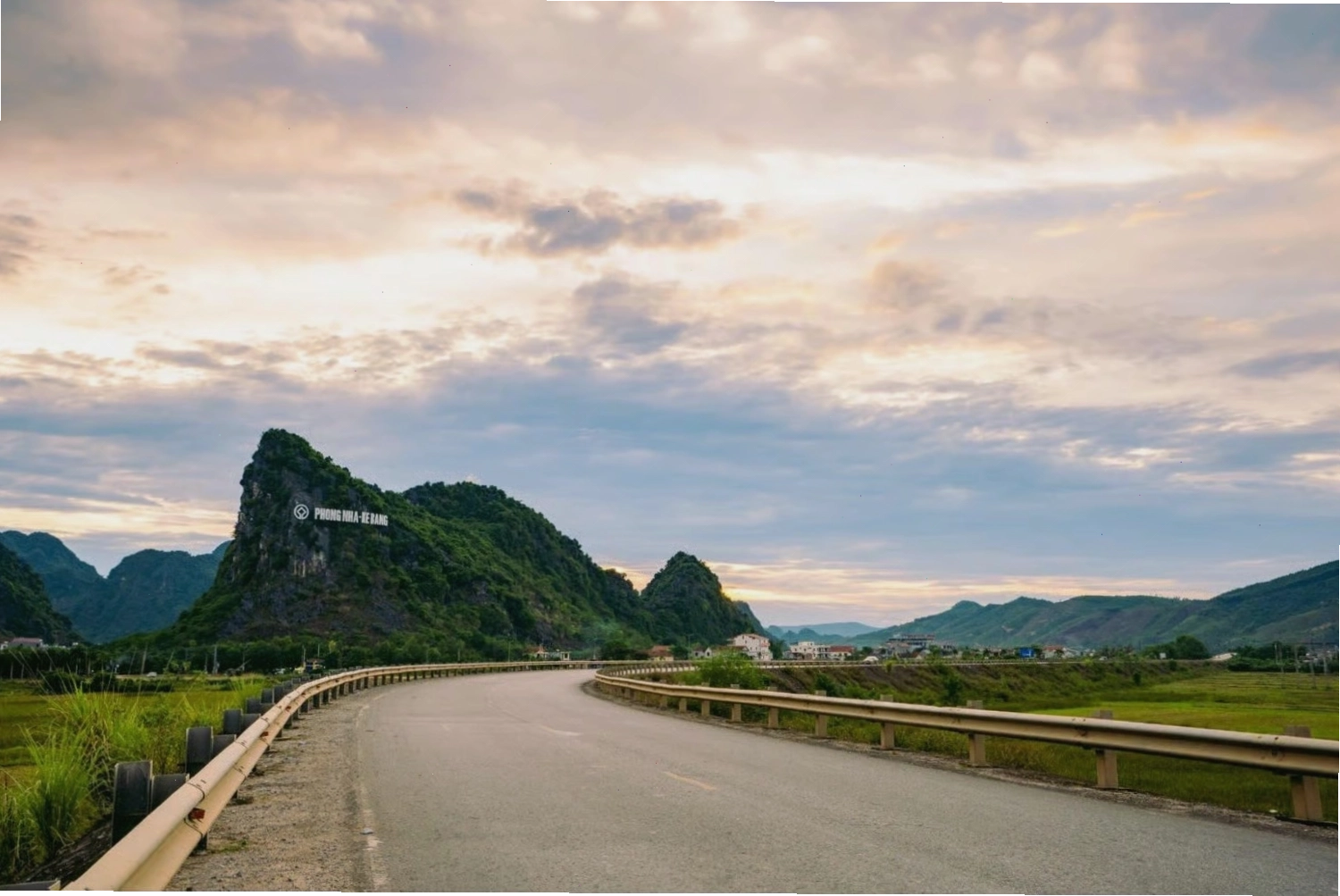 Cảnh quan hùng vĩ của Vườn Quốc gia Phong Nha - Kẻ Bàng