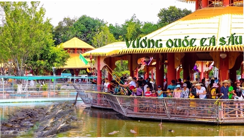 Cảnh quan kiến trúc độc đáo tại Suối Tiên