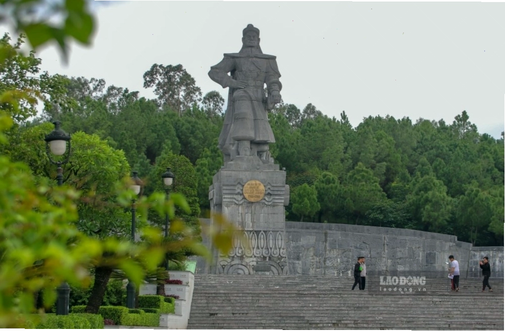 Cảnh quan Núi Bân và khu vực xung quanh