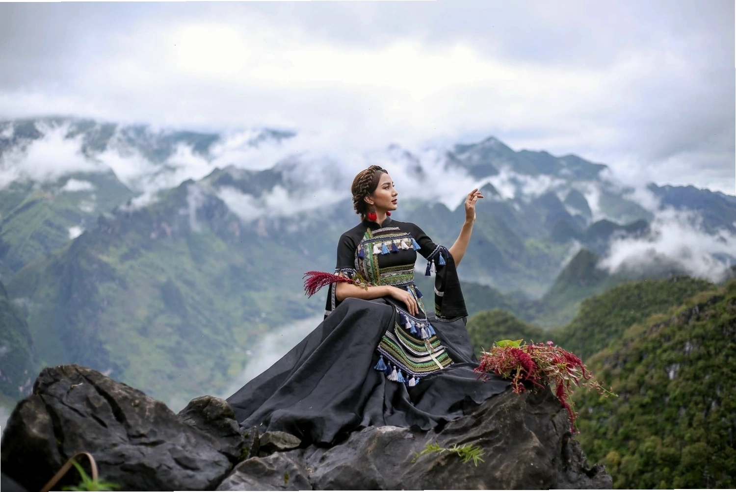 Cảnh quan núi đá và thung lũng