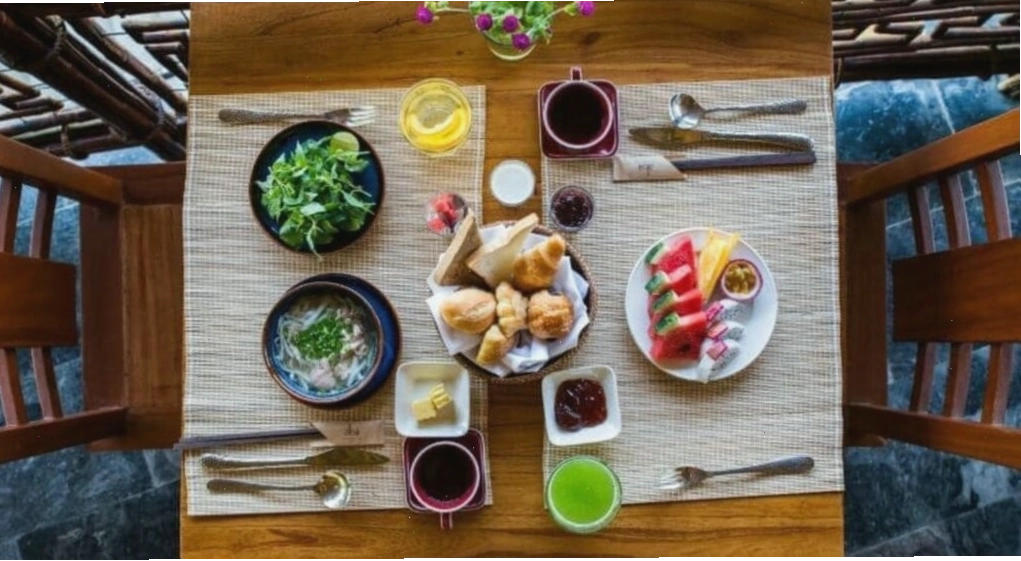 Cảnh quan sông Hương thơ mộng nhìn từ xa