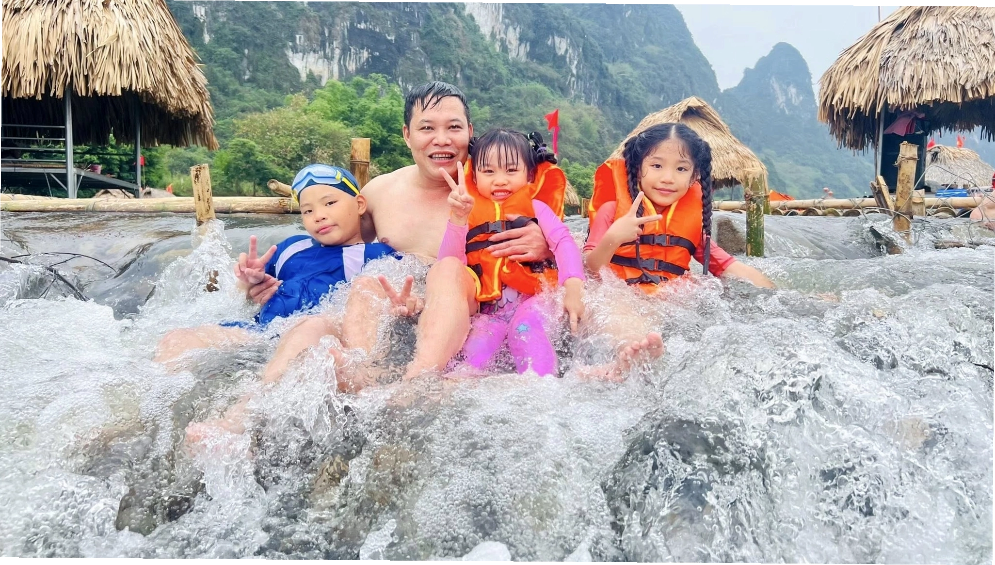 Cảnh quan sông nước hữu tình tại Suối Nà B"ờ