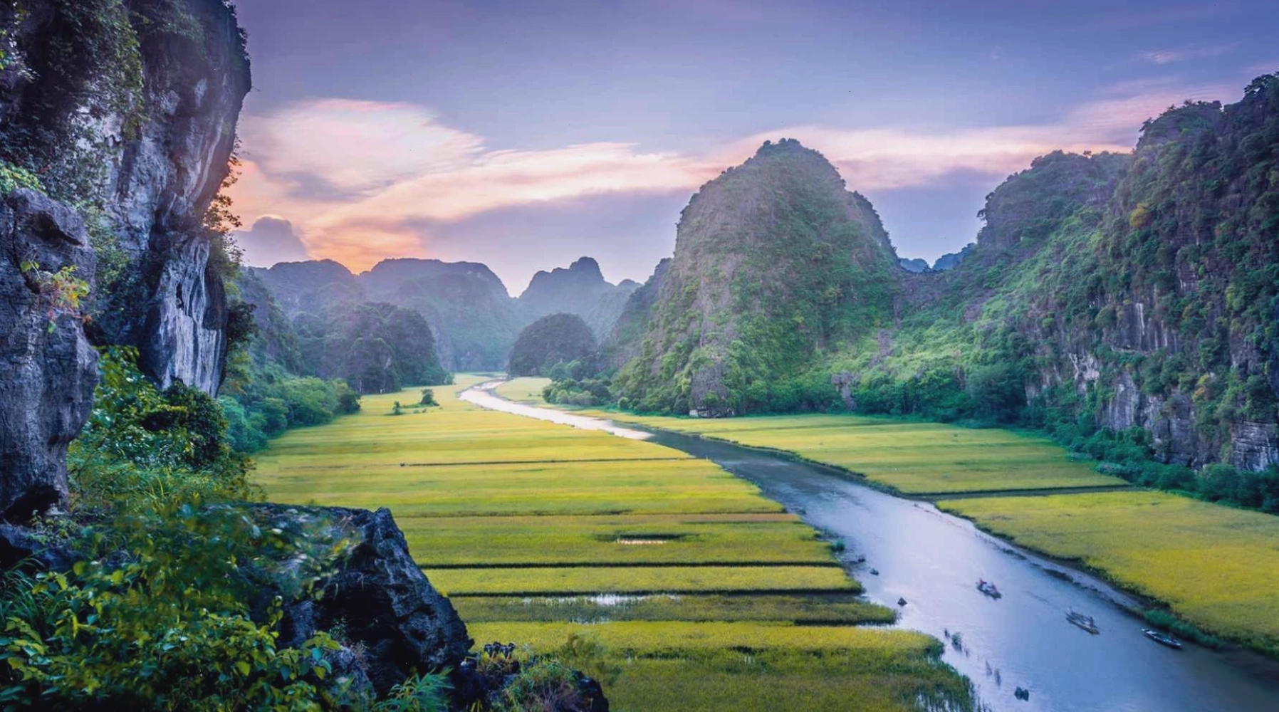 Cảnh quan sông nước hữu tình tại Tam Cốc - Bích Động