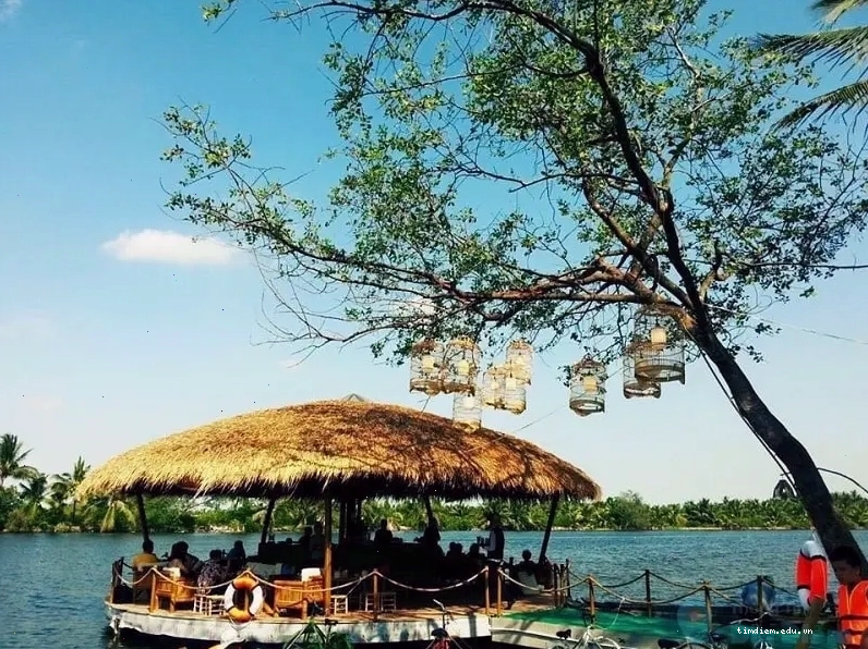 Cảnh quan sông nước tại Khu du lịch Tre Việt
