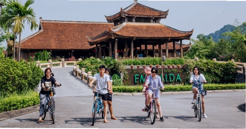 Cảnh quan thiên nhiên gần Emeralda Resort Ninh Bình