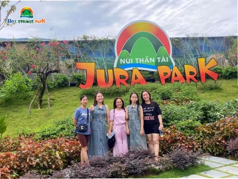 Cảnh quan thiên nhiên tại Suối Khoáng Nóng Núi Thần Tài