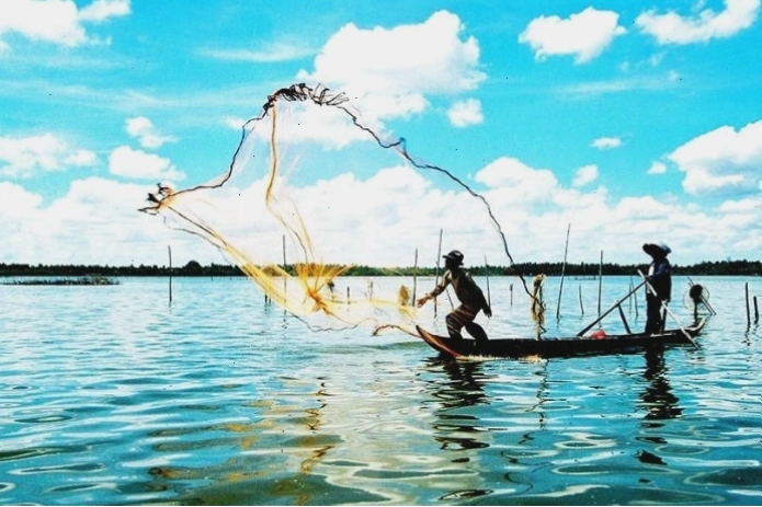 Cảnh quan thiên nhiên tươi đẹp quanh Hồ Biển Lạc