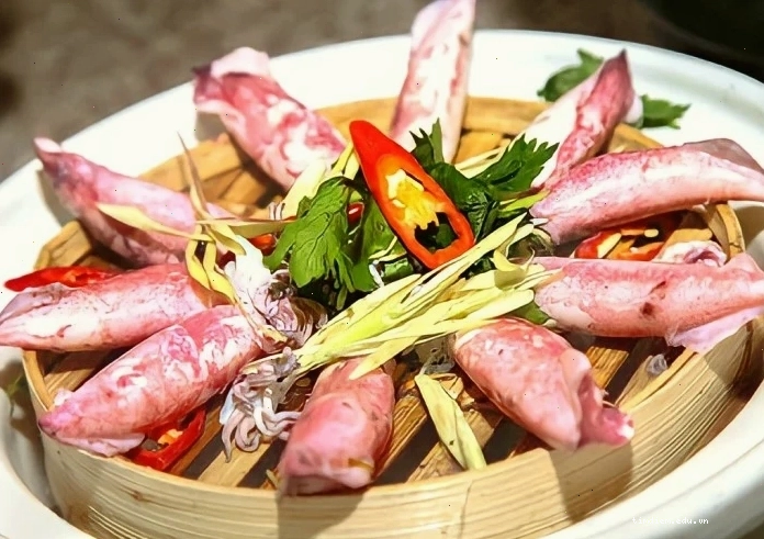 Cảnh quan thiên nhiên tươi đẹp quanh khu vực biển Vinh Thanh Huế