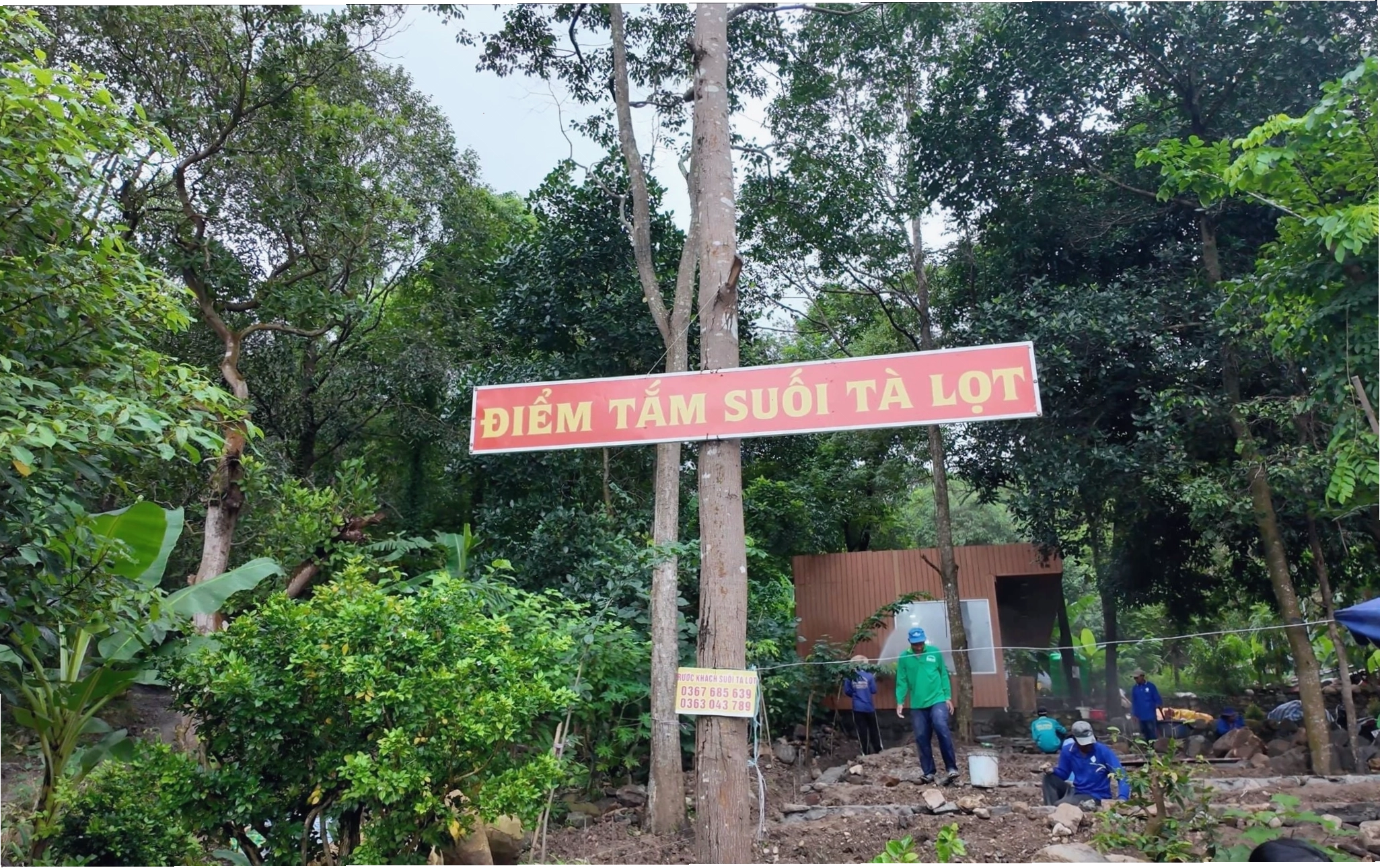 Cảnh quan thiên nhiên tươi đẹp quanh Suối Tà Lọt