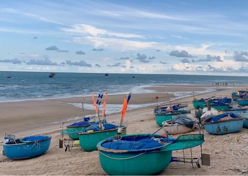 Cảnh quan thiên nhiên tươi đẹp xung quanh Biển Phước Hải