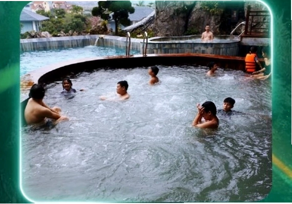 Cảnh quan thiên nhiên xung quanh suối khoáng nóng Kênh Gà