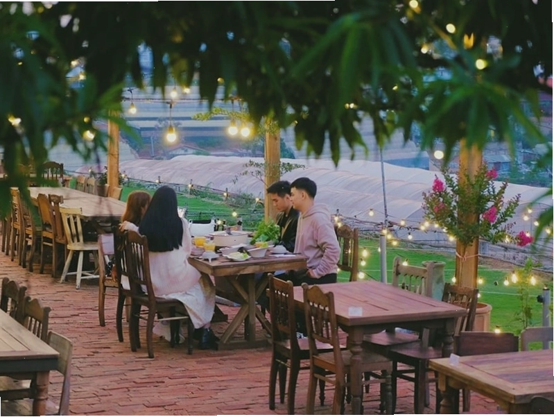 Cảnh quan thiên nhiên xung quanh Tiệm cà phê Túi Mơ To