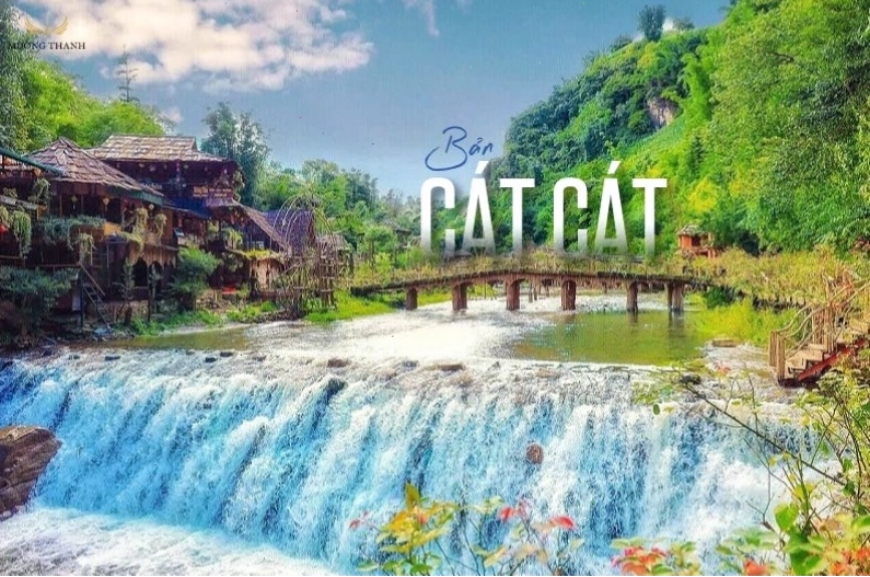 Cảnh quan thơ mộng tại Bản Cát Cát với những ngôi nhà sàn gỗ và con đường lát đá