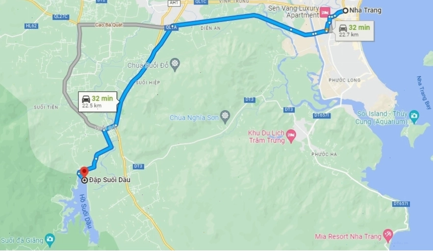Cảnh quan trên đập Suối Dầu với tầm nhìn rộng mở