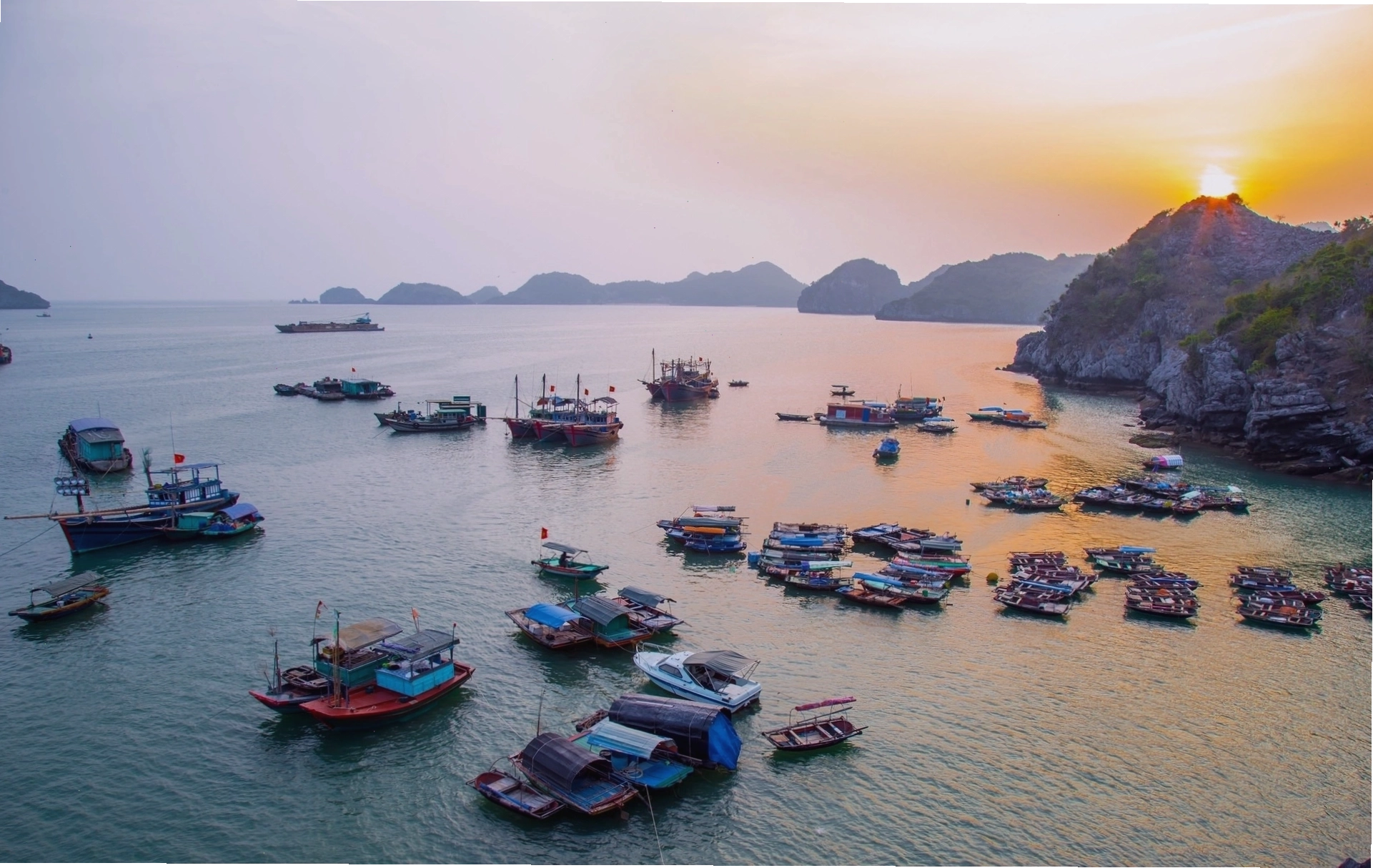 Cảnh quan tuyệt đẹp của Vịnh Lan Hạ, Cát Bà