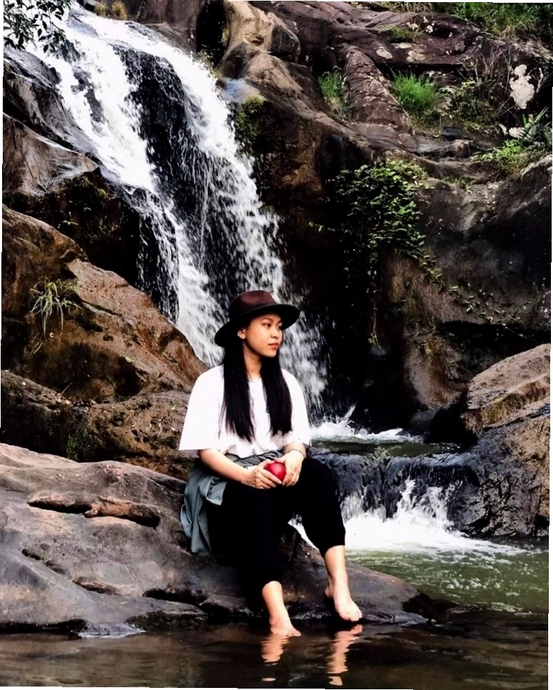 Cảnh quan ven suối tại Suối Mỡ