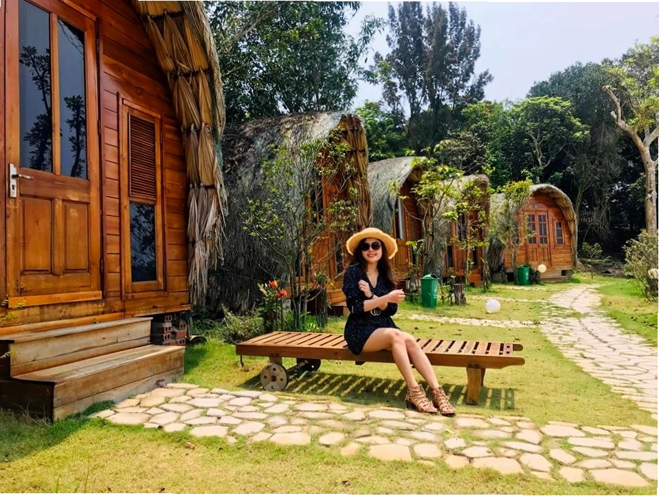 Cảnh quan xanh mát bao quanh các căn bungalow tại Coto Village