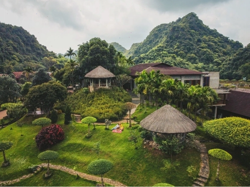 Cảnh quan xanh mát của Thung Nham Resort