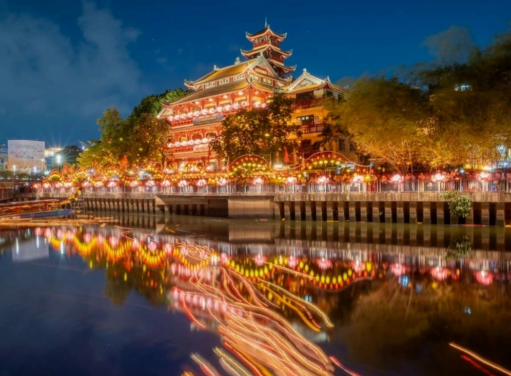Cảnh quan xanh mát tại Công Viên Thủ Lệ