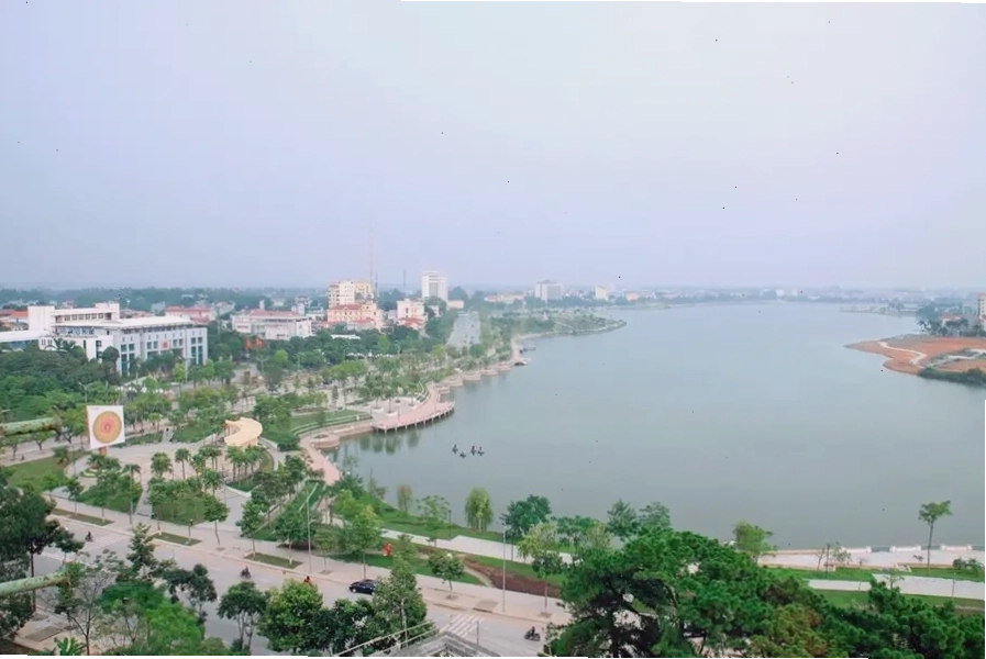 Cảnh quan xanh mát tại Công viên Văn Lang Việt Trì
