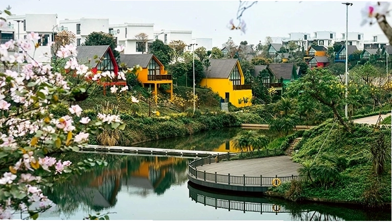 Cảnh quan xanh mát tại Legacy Hill Resort & Villas