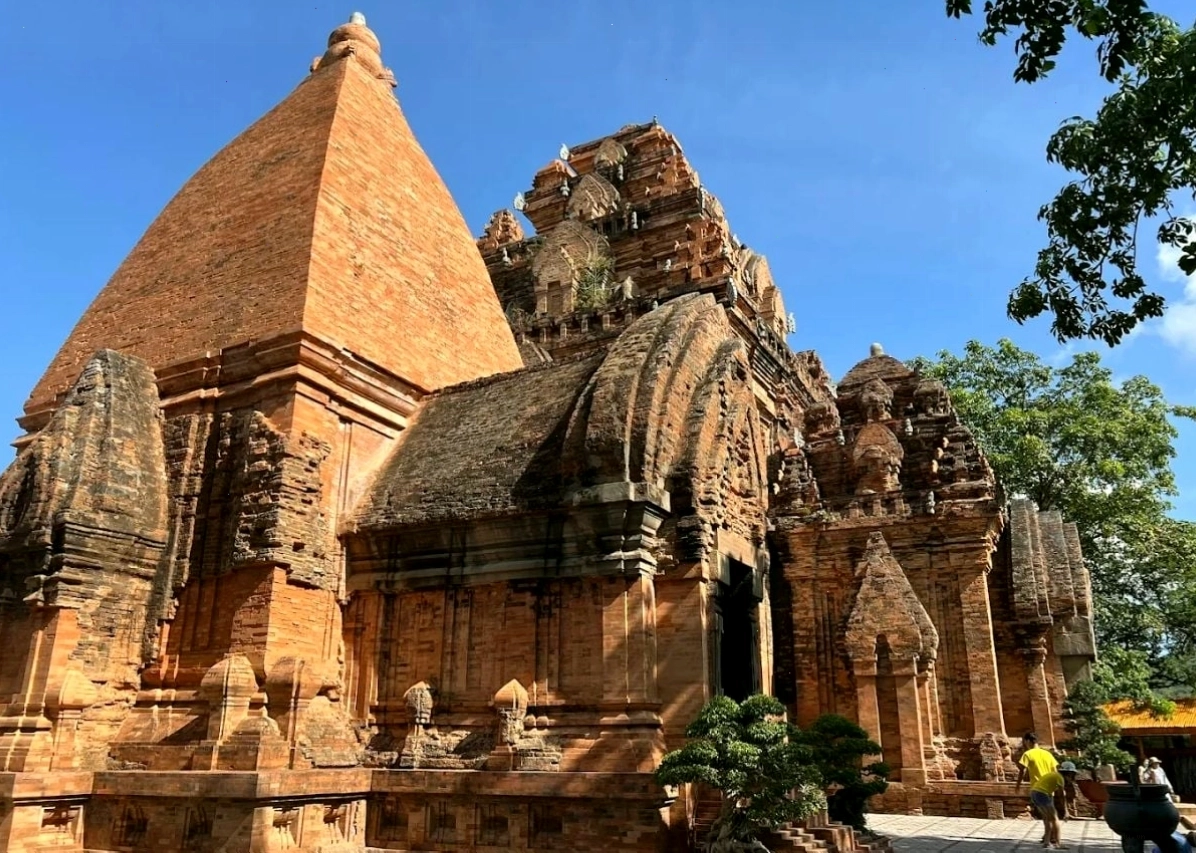 Cảnh quan xung quanh khu vực Núi Nhạn