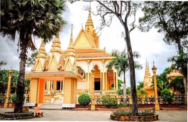 Cảnh sinh hoạt đời thường của người dân địa phương