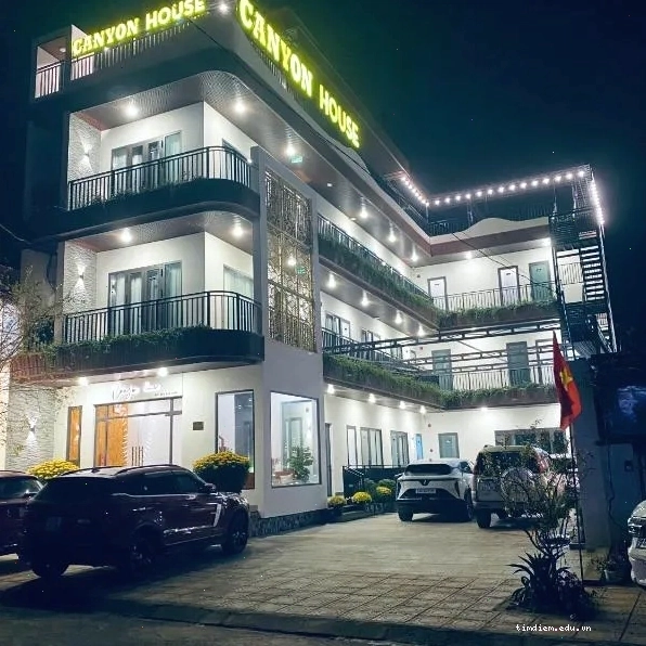 Canyon House Măng Đen nhìn ra khung cảnh thiên nhiên hùng vĩ
