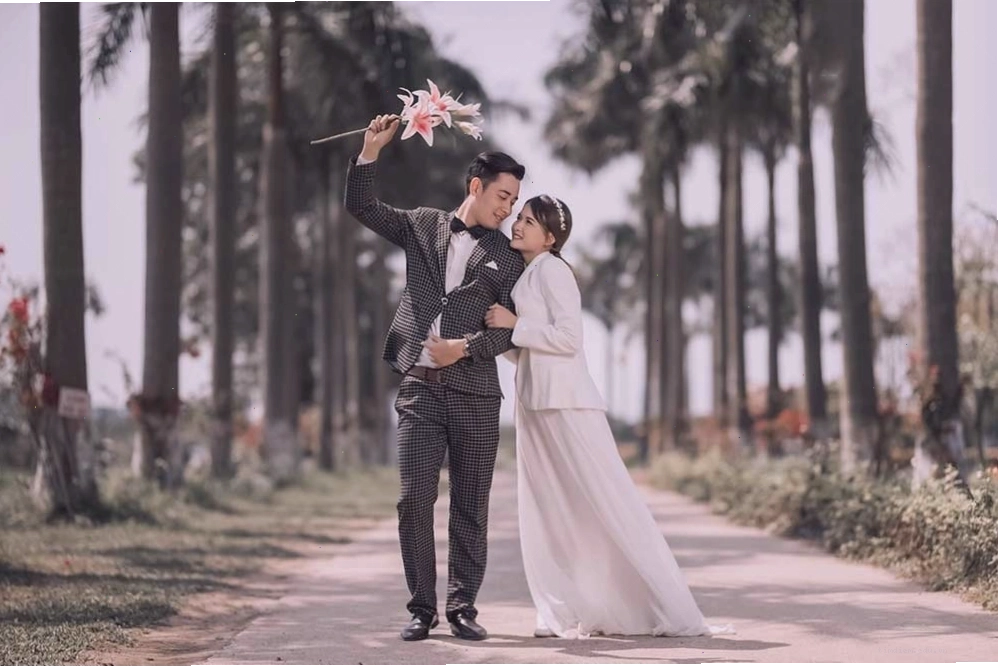 Cặp đôi chụp ảnh cưới lãng mạn tại Rose Park