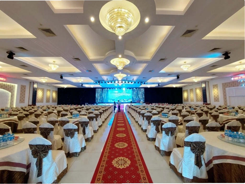 Cặp đôi hạnh phúc trong ngày cưới tại Pleiku Palace