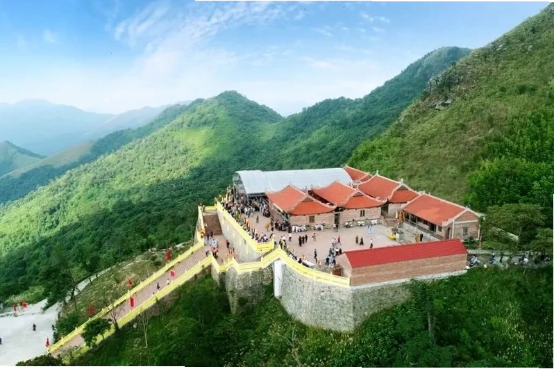 Cáp treo trên núi Yên Tử mang đến trải nghiệm thuận tiện
