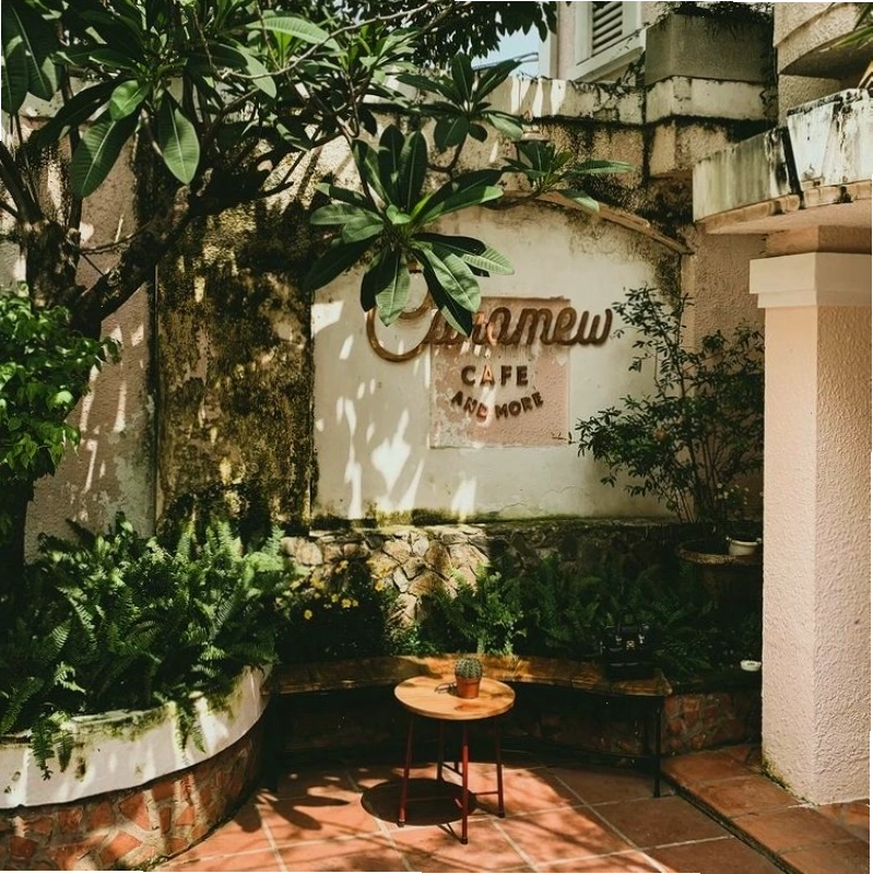 Caramew Cafe sở hữu kiến trúc biệt thự cổ điển mang phong cách Địa Trung Hải