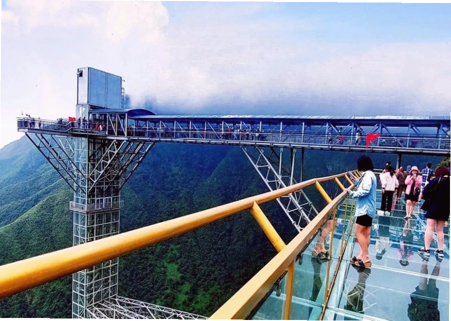 Cầu kính Rồng Mây Sapa