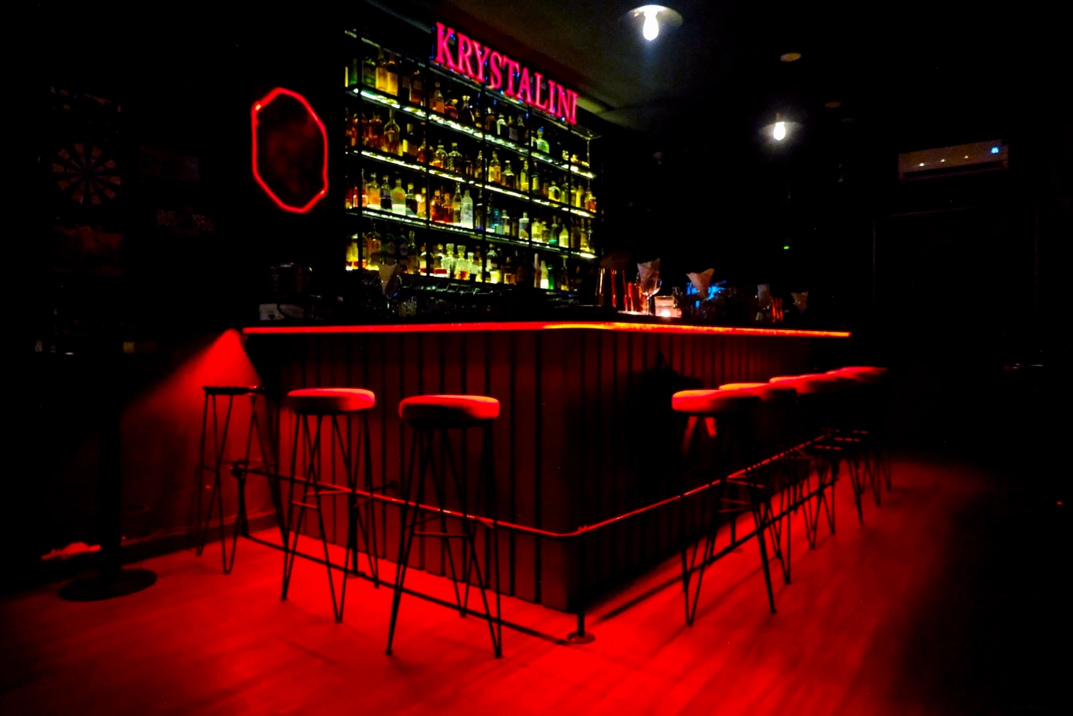Cầu thang xoắn ốc bên trong The Cafe Apartment