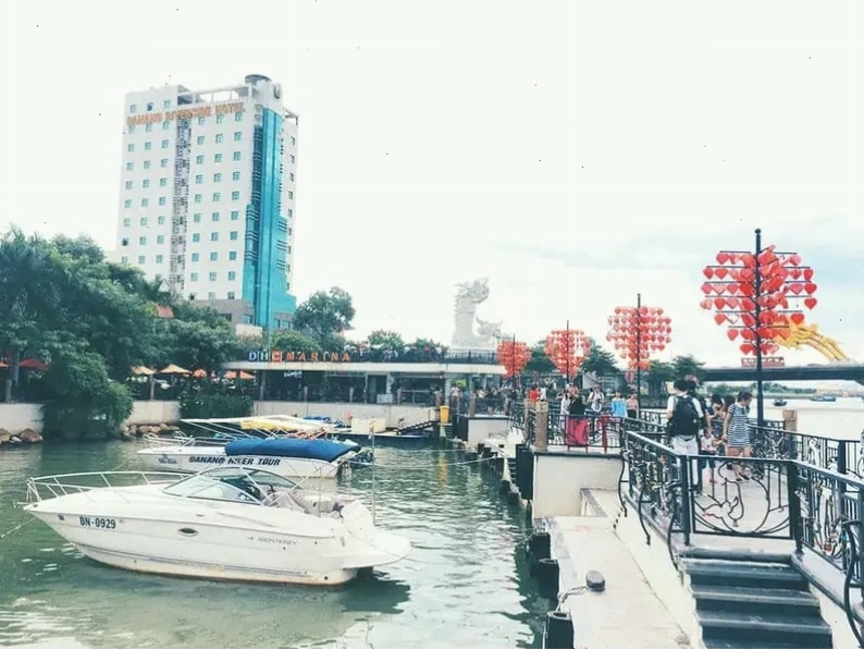 Cầu Tình Yêu Đà Nẵng lãng mạn