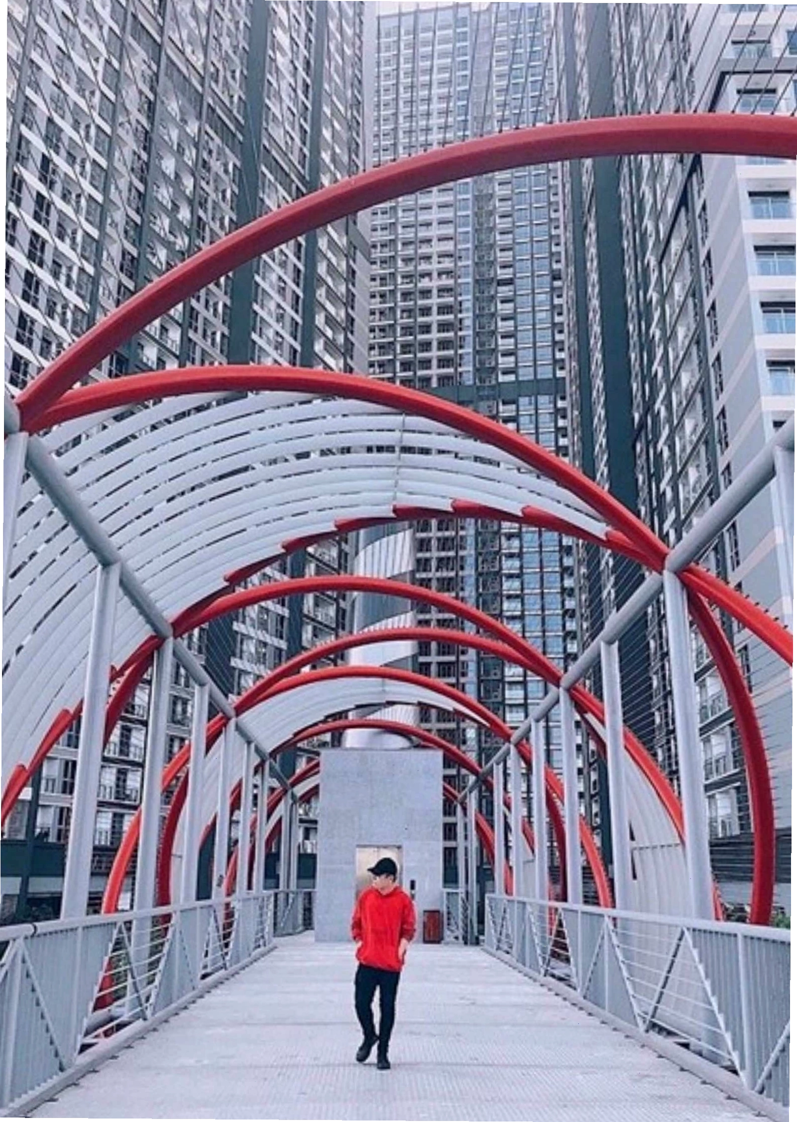 Cầu vượt đi bộ kết nối các khu vực trong Vinhomes Central Park