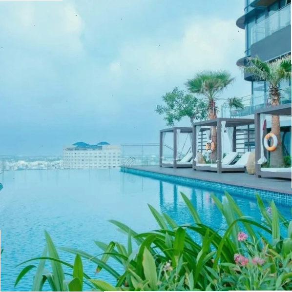 Central Plaza Hotel Mỹ Tho với hồ bơi ngoài trời và không gian sang trọng